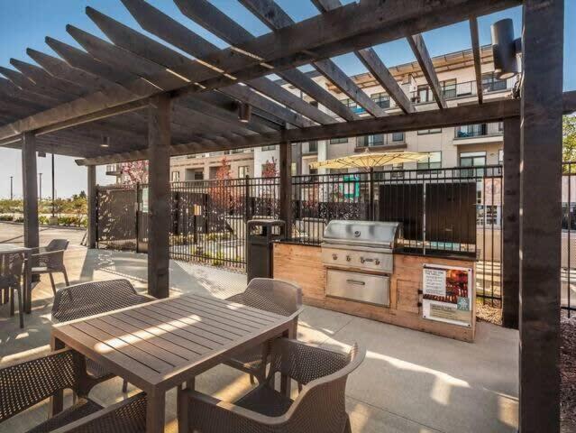 Cozysuites Spacious 2Br Next To Whole Foods インディアナポリス エクステリア 写真